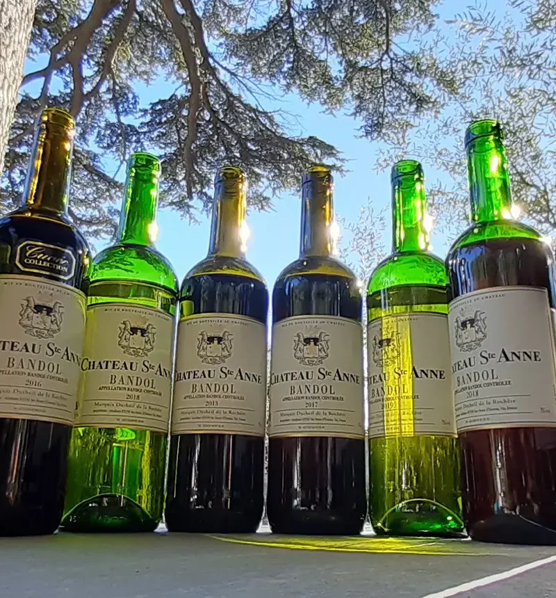 Les bouteilles de vin du château saint anne