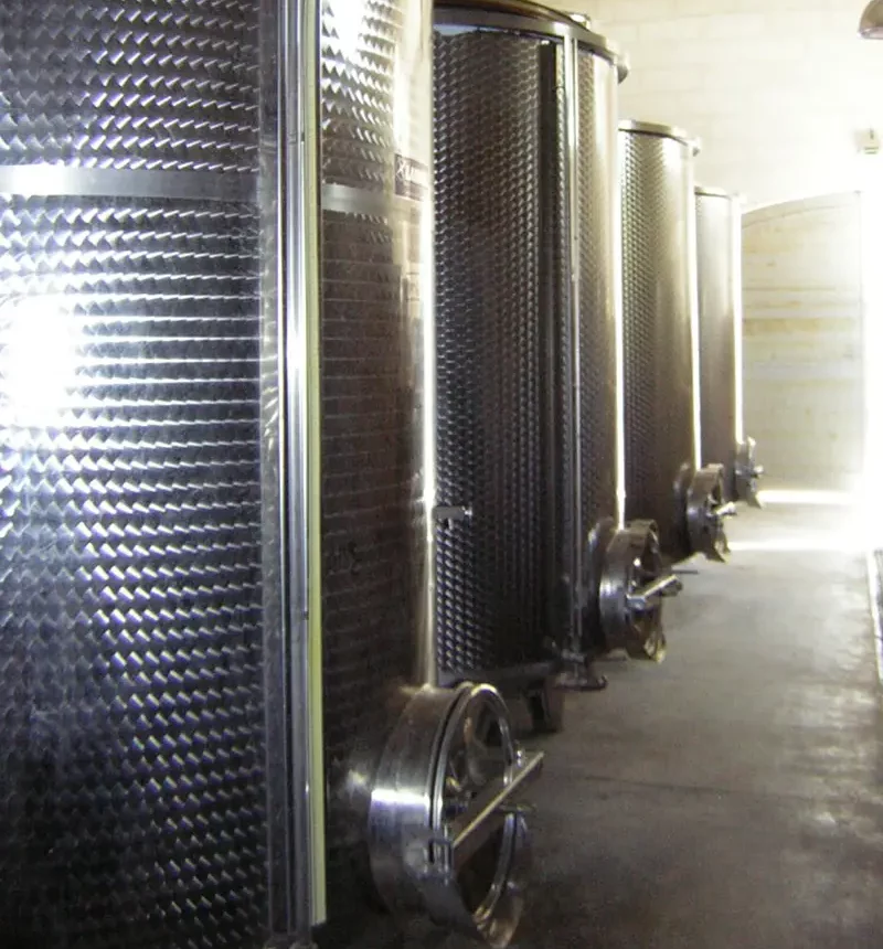 Cuves en inox de la villa minna